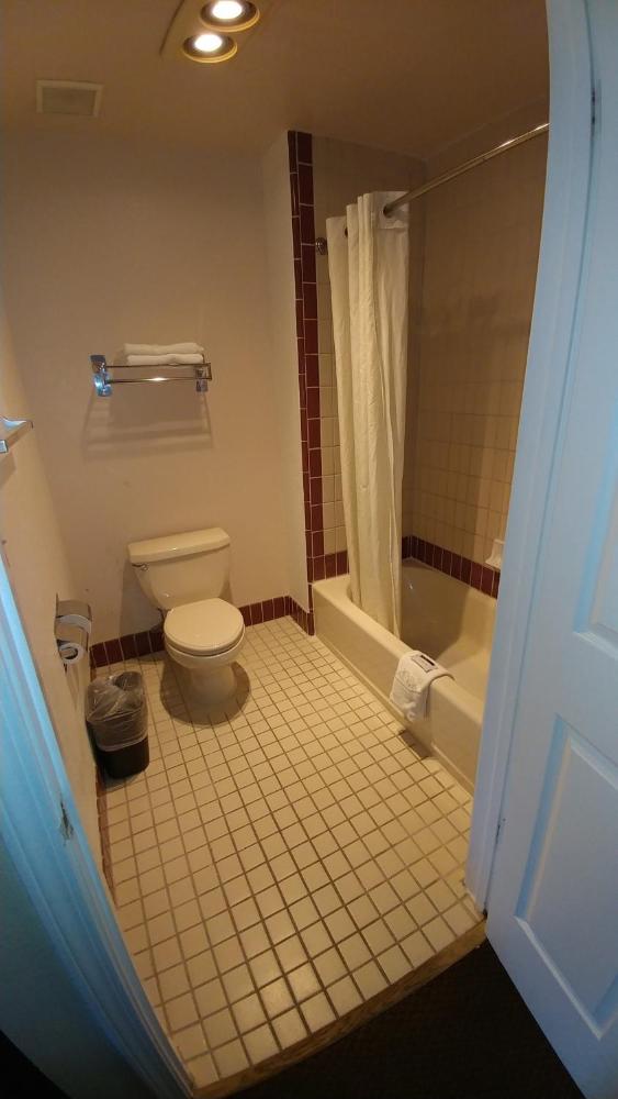 Queen Suite - Non-Smoking interior